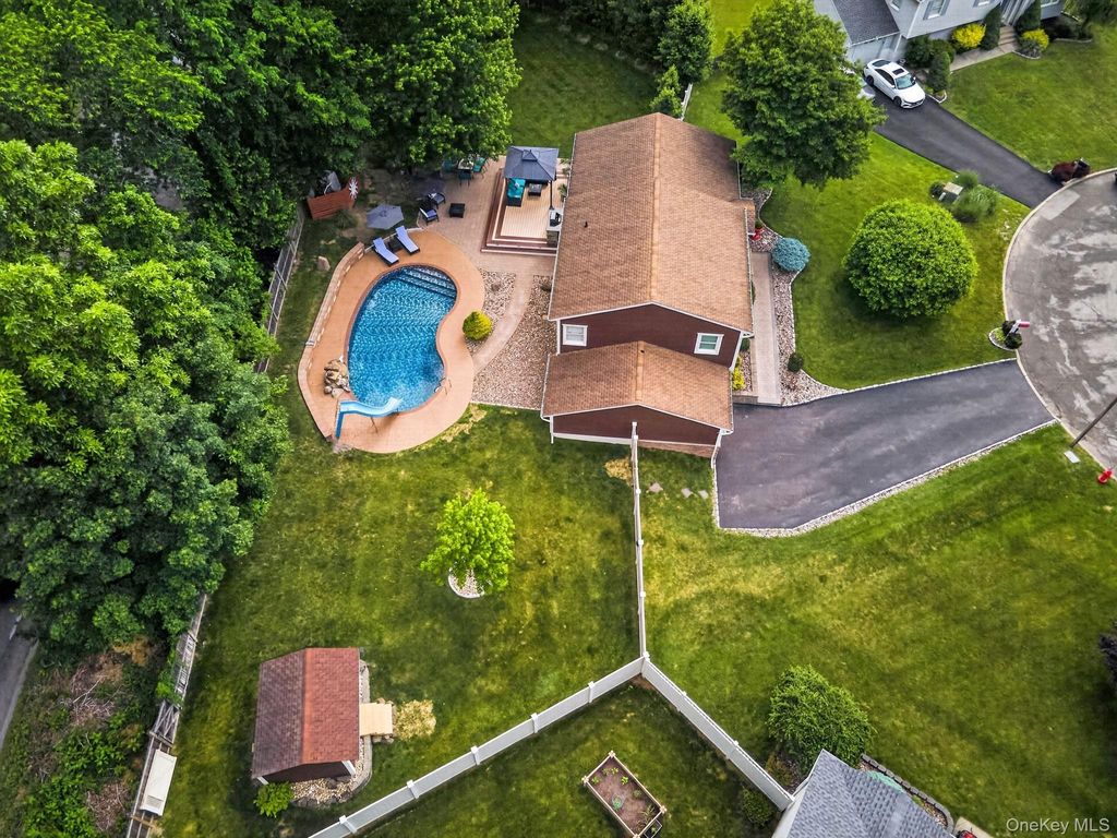 Photo of 6 Oxford Place, Washingtonville, NY 10992 (MLS # 1007019)