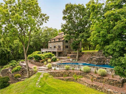 Homes For Sale - 567 Four Mile Point Road<br/> Coxsackie, NY 12051