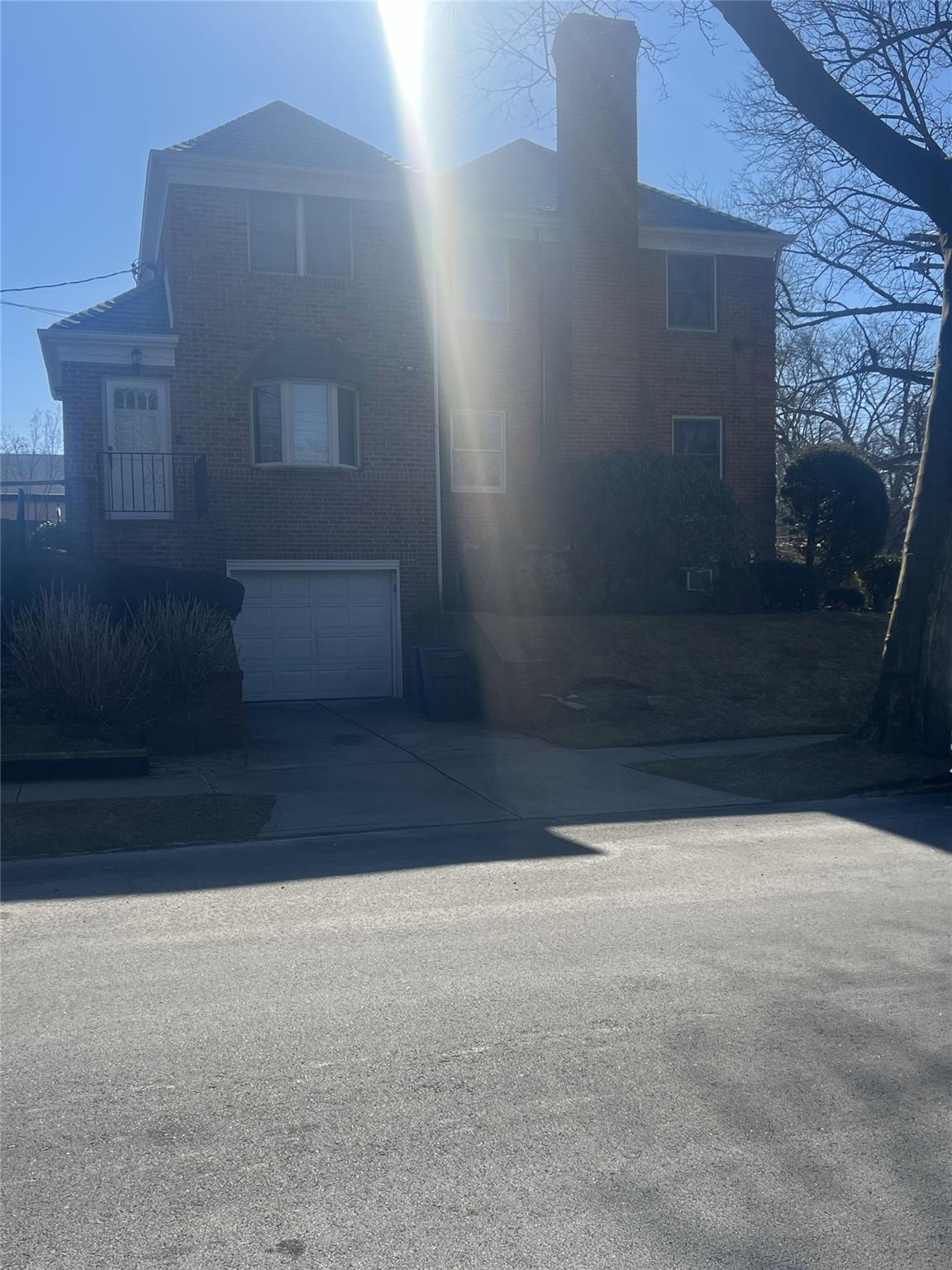 81-03 Surrey Place, Jamaica Estates, New York image 4