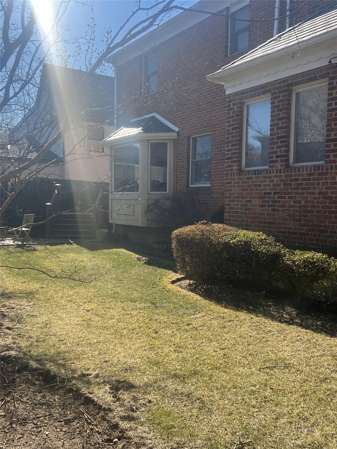 81-03 Surrey Place, Jamaica Estates, New York image 5