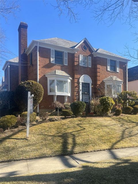 81-03 Surrey Place Jamaica Estates NY 11432