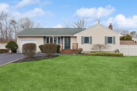 Homes For Sale - 140 Oak Street<br/> Medford, NY 11763