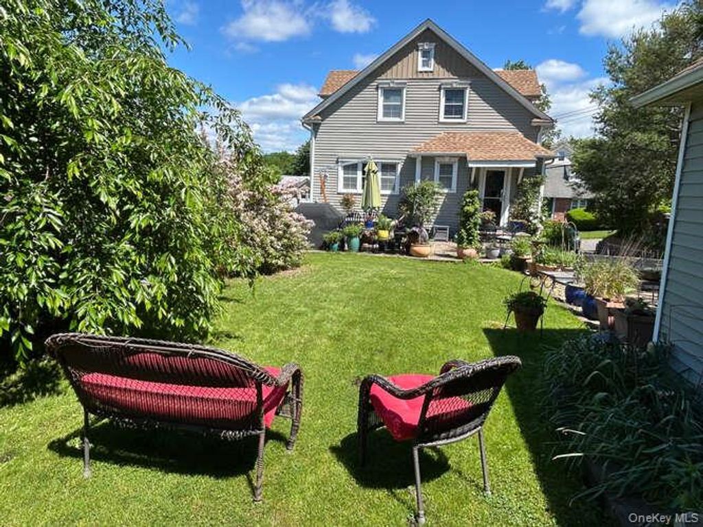 Photo of 28 Jane Street, Roslyn Heights, NY 11577 (MLS # 963143)