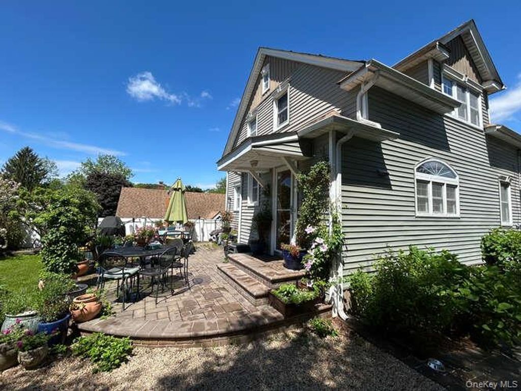 Photo of 28 Jane Street, Roslyn Heights, NY 11577 (MLS # 963143)