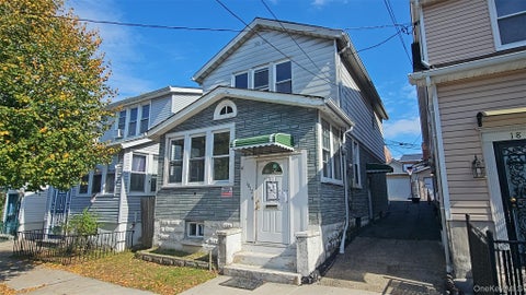 Photo of 1812 Mulford Avenue, Bronx, NY 10461 (MLS # 1066028)