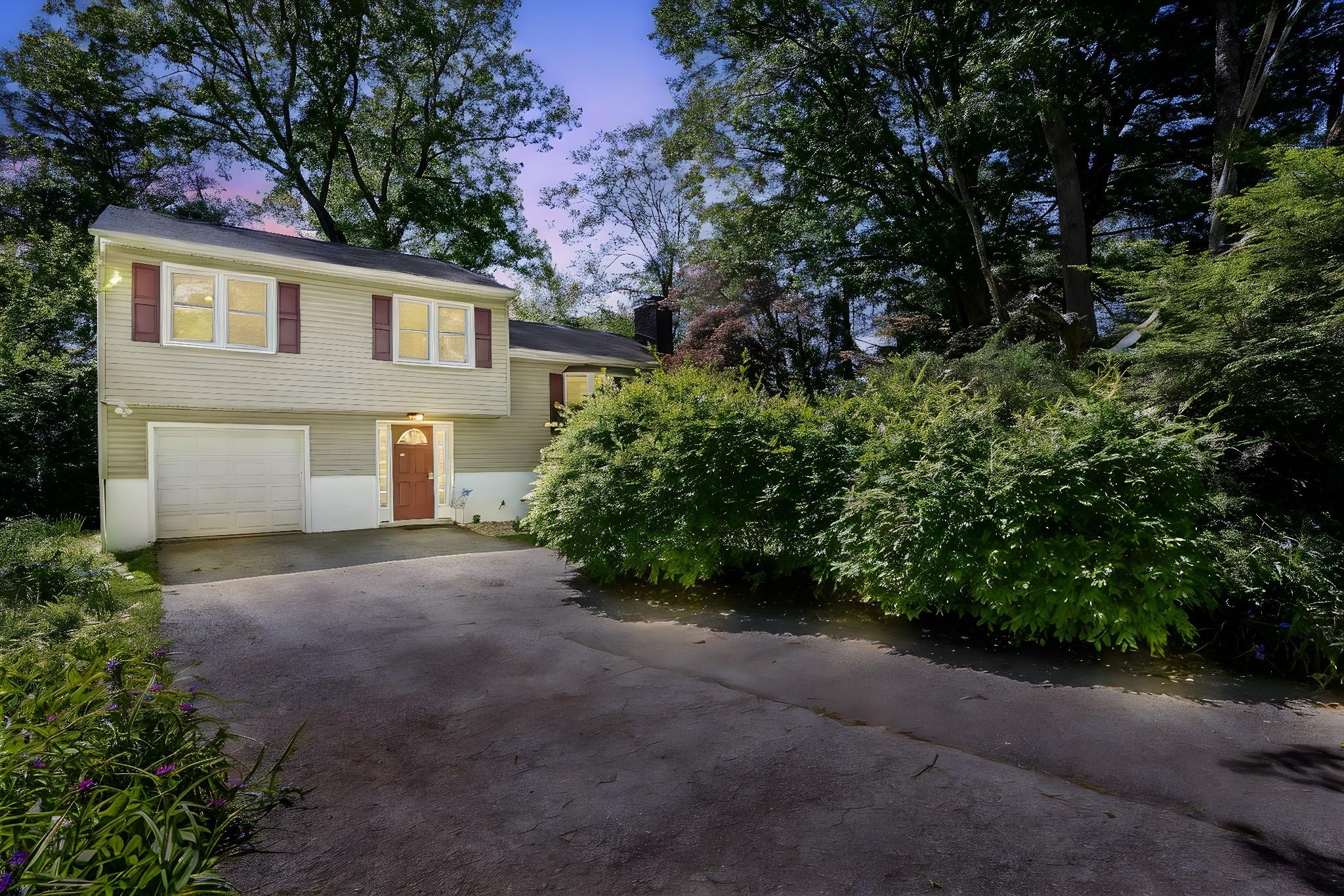 7 Adele Court, Montrose, New York image 1