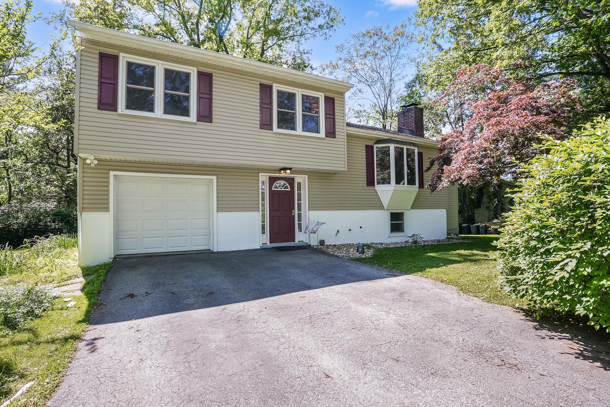 7 Adele Court, Montrose, New York image 2