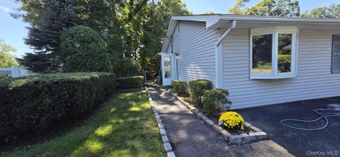 Apartment For Rent - 36 Holly Hill Lane<br/> Suffolk County, Coram, NY 11727