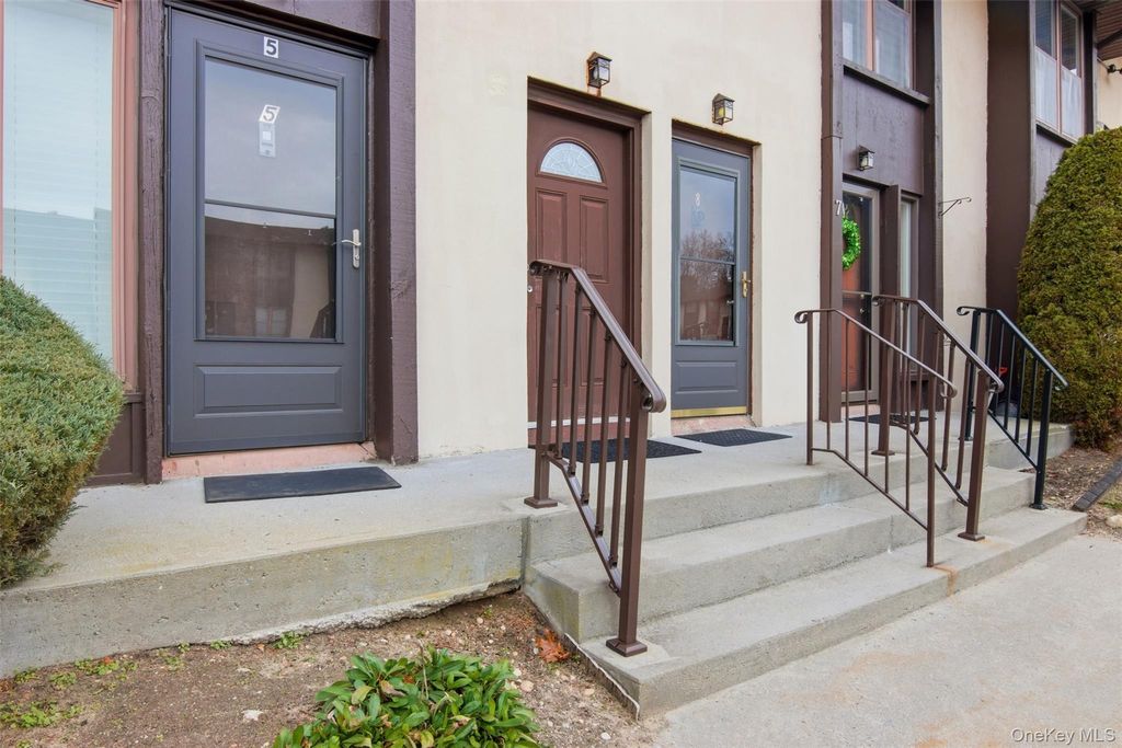 Photo of 8 Dogwood Court #8, Selden, NY 11784 (MLS # 943584)