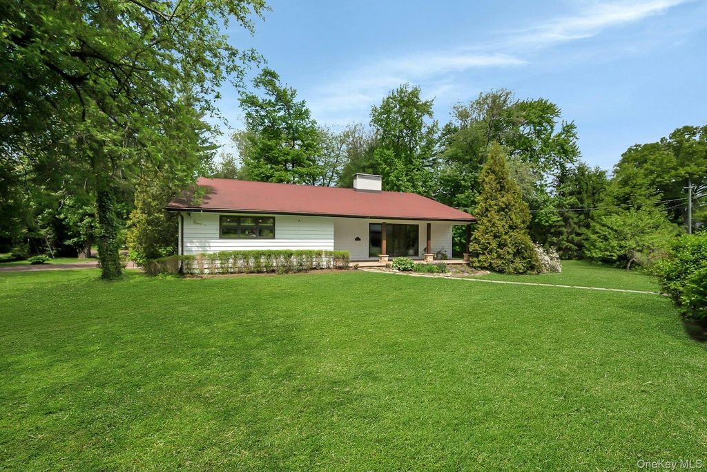 Photo of 1 Canterbury Road, Scarsdale, NY 10583 (MLS # 1004663)