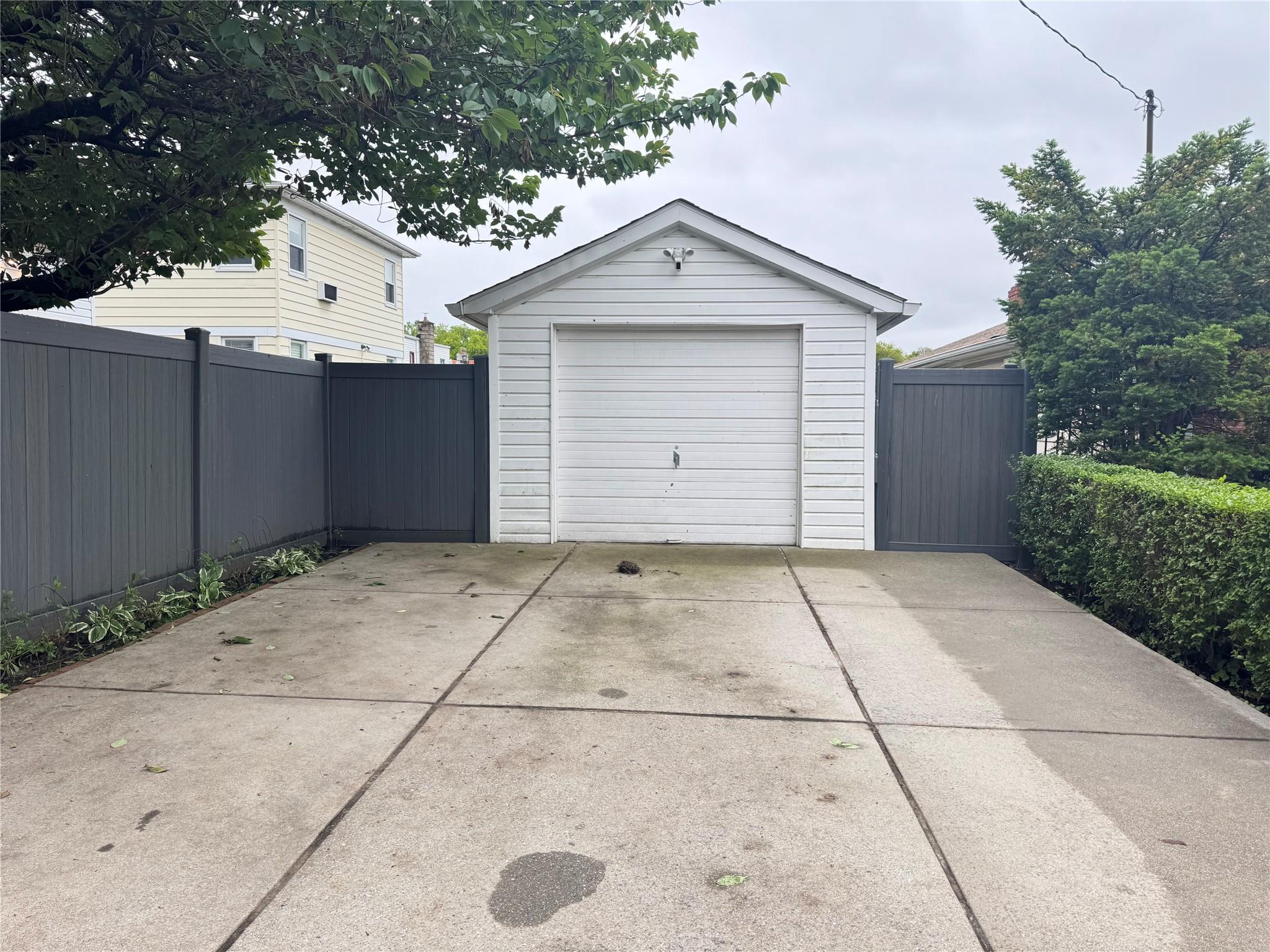 42-60 248 Street, Little Neck, New York image 12