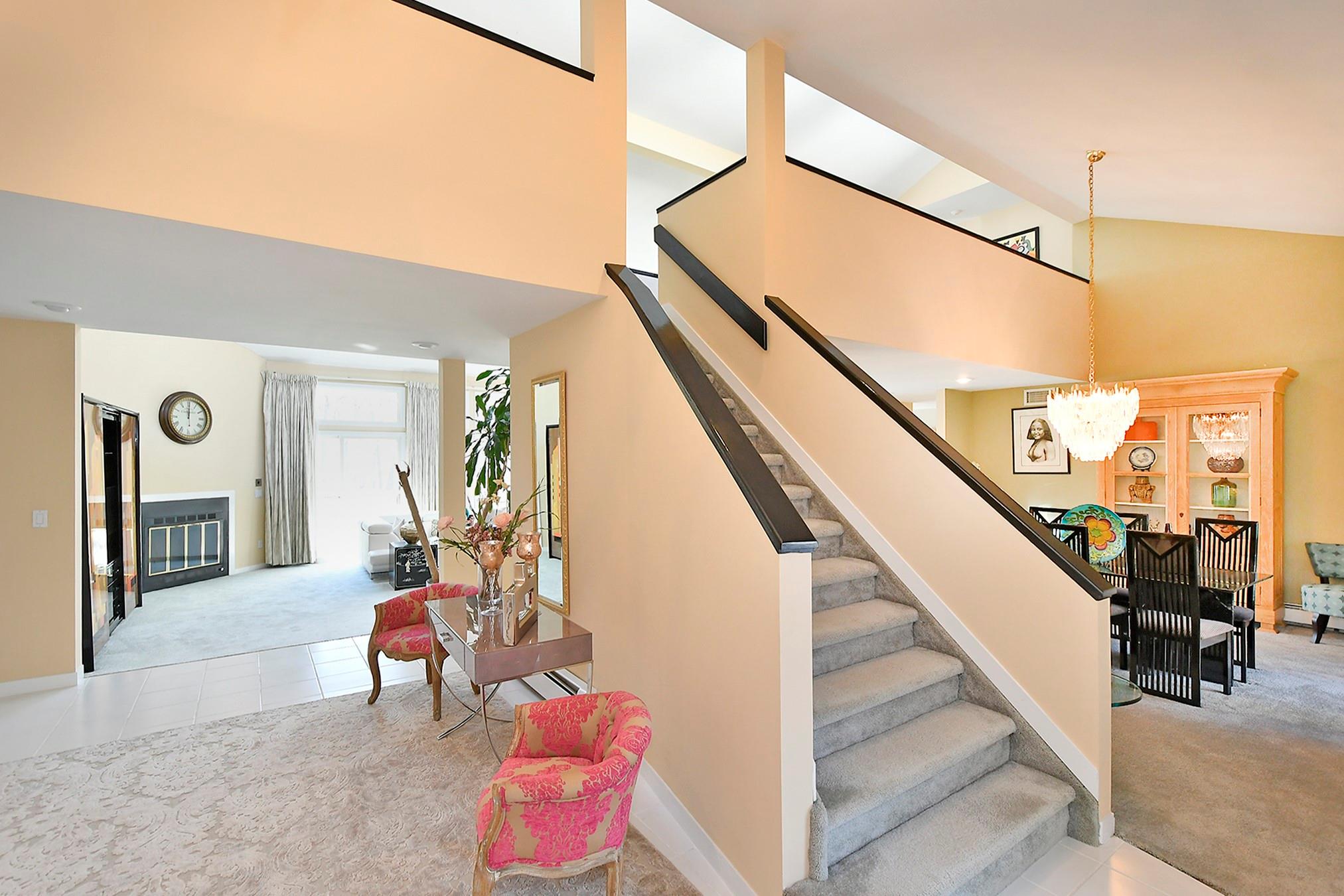 12 Deanna Court, Dix Hills, New York image 9