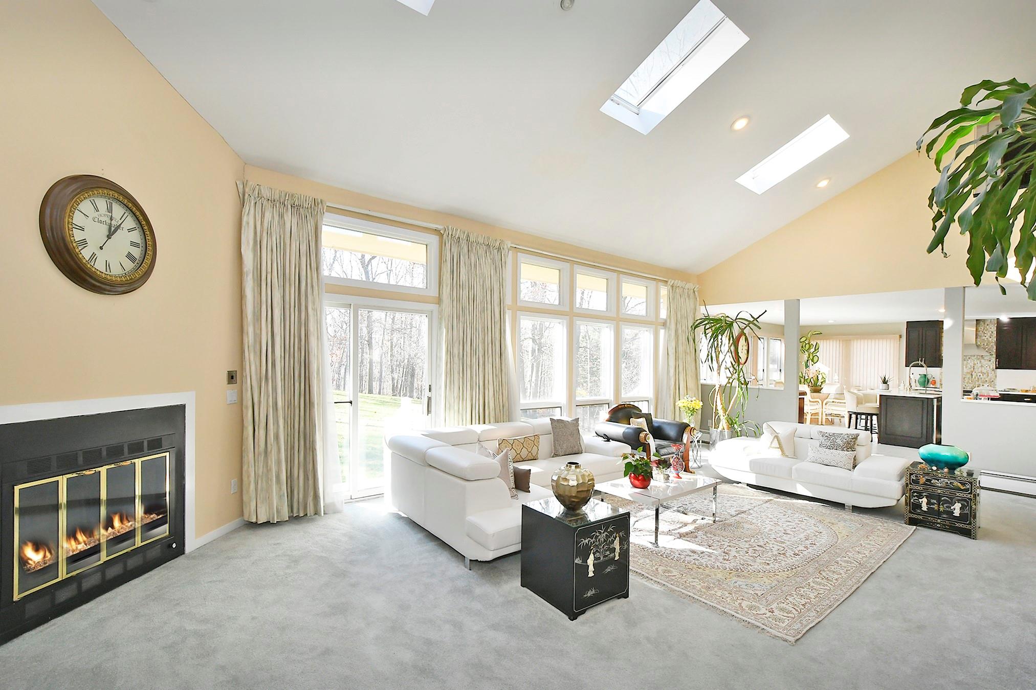 12 Deanna Court, Dix Hills, New York image 11