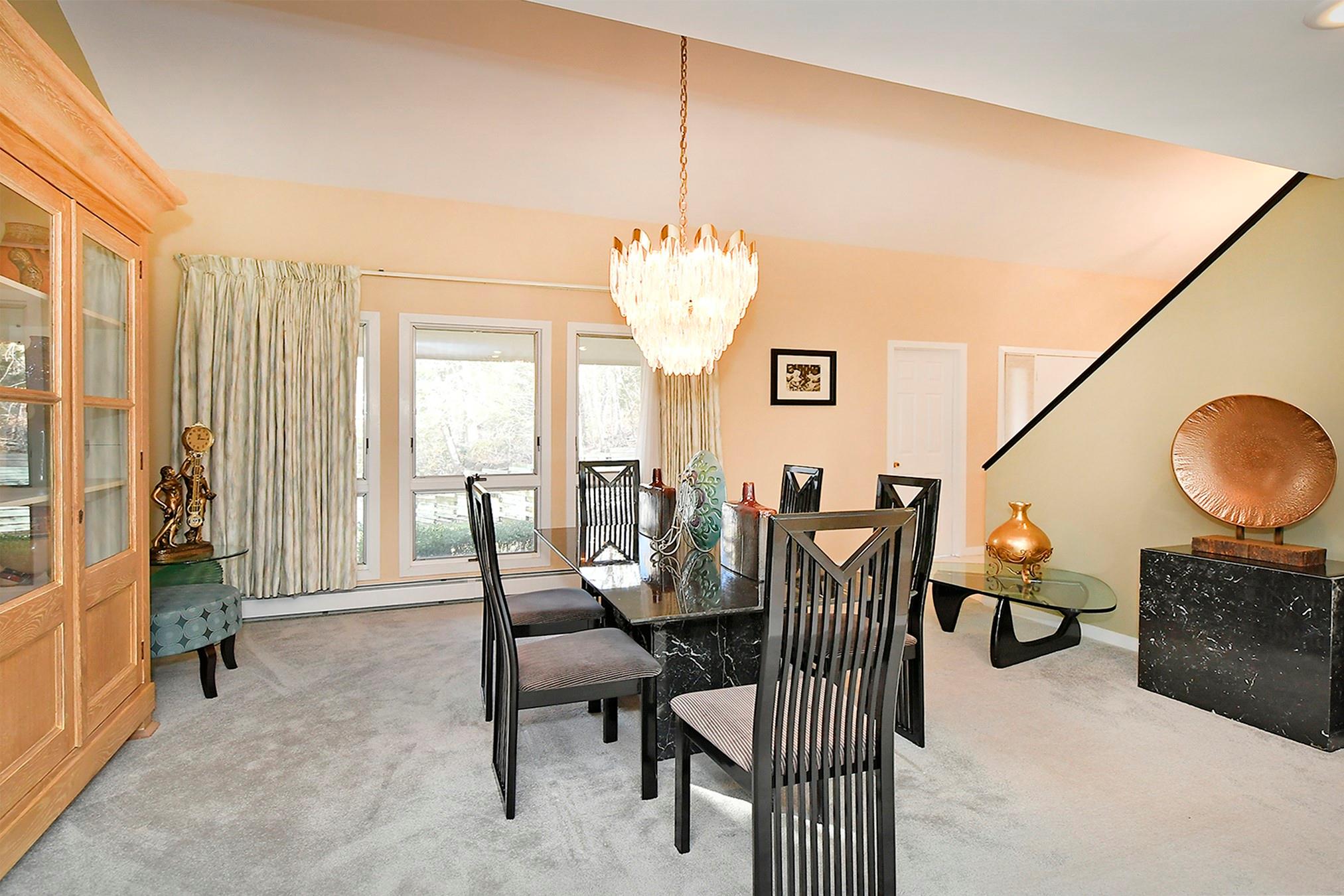 12 Deanna Court, Dix Hills, New York image 17