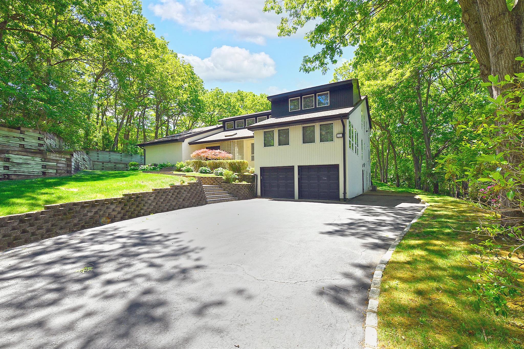12 Deanna Court, Dix Hills, New York image 7