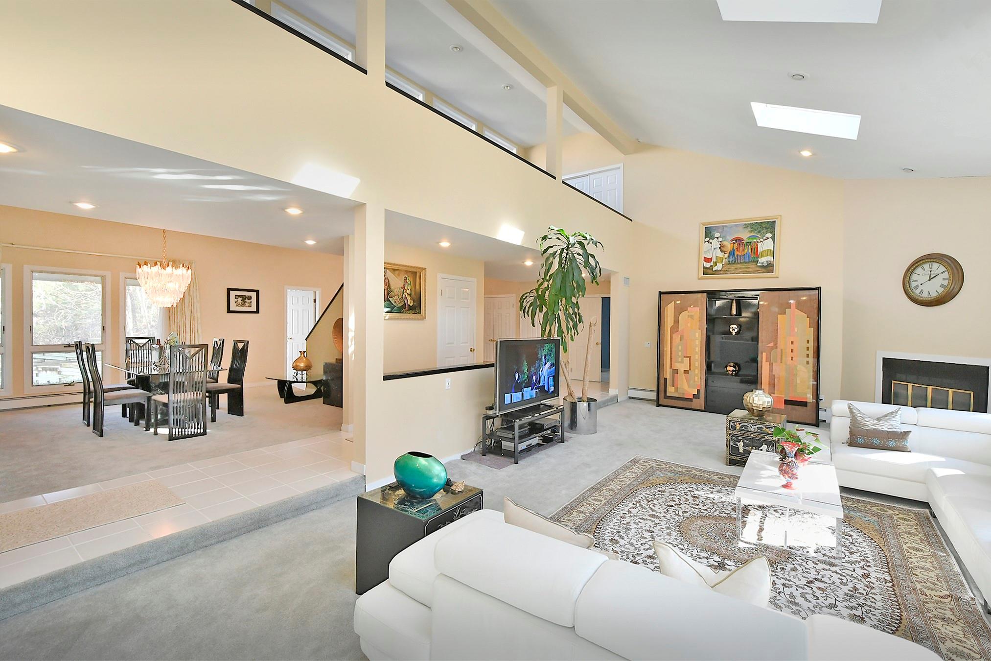 12 Deanna Court, Dix Hills, New York image 16