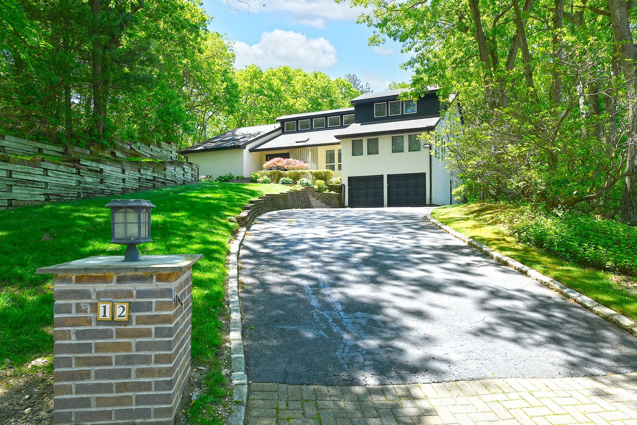 12 Deanna Court, Dix Hills, New York image 3