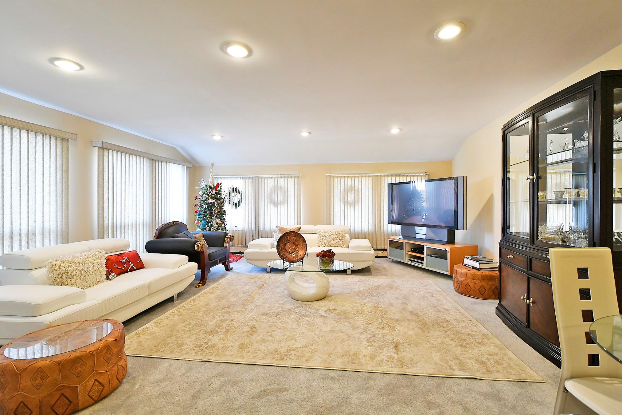 12 Deanna Court, Dix Hills, New York image 19