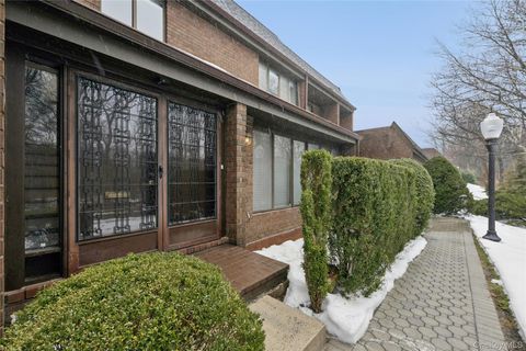 Condo For Sale - 70 Pheasant Run<br/> Roslyn, NY 11576