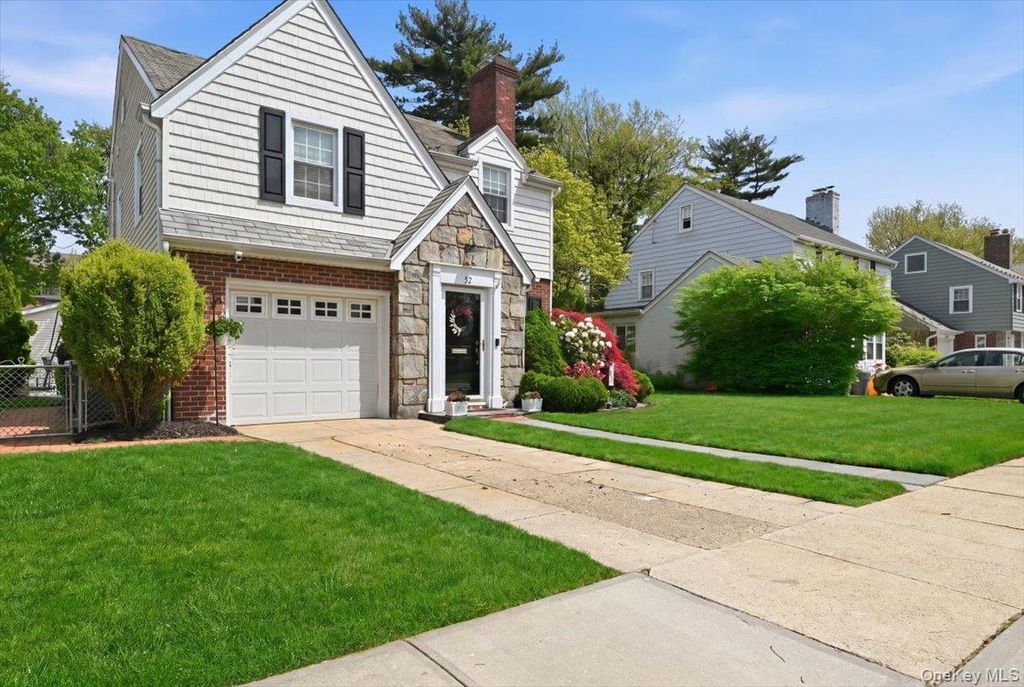 Photo of 52 Wisteria Avenue, Mineola, NY 11501 (MLS # 991324)