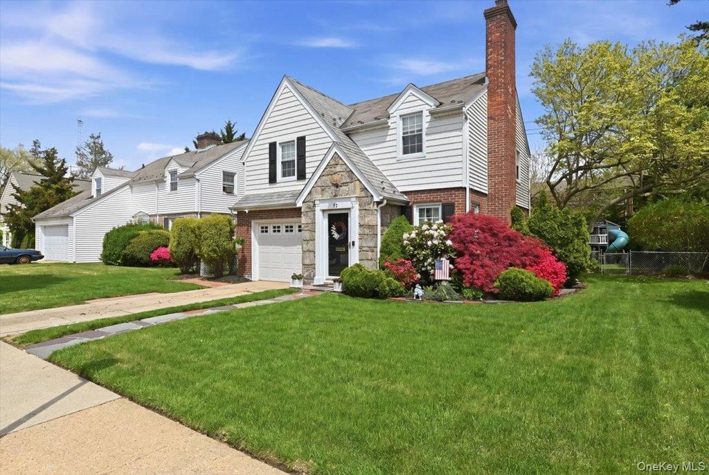 Photo of 52 Wisteria Avenue, Mineola, NY 11501 (MLS # 991324)