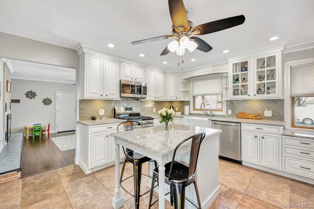 Photo of 22 Wiggins Street, Ronkonkoma, NY 11779 (MLS # 957099)