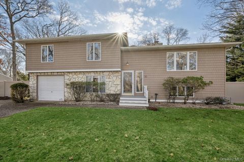 Homes For Sale - 10 Harbor Road<br/> Suffolk County, Hampton Bays, NY 11946