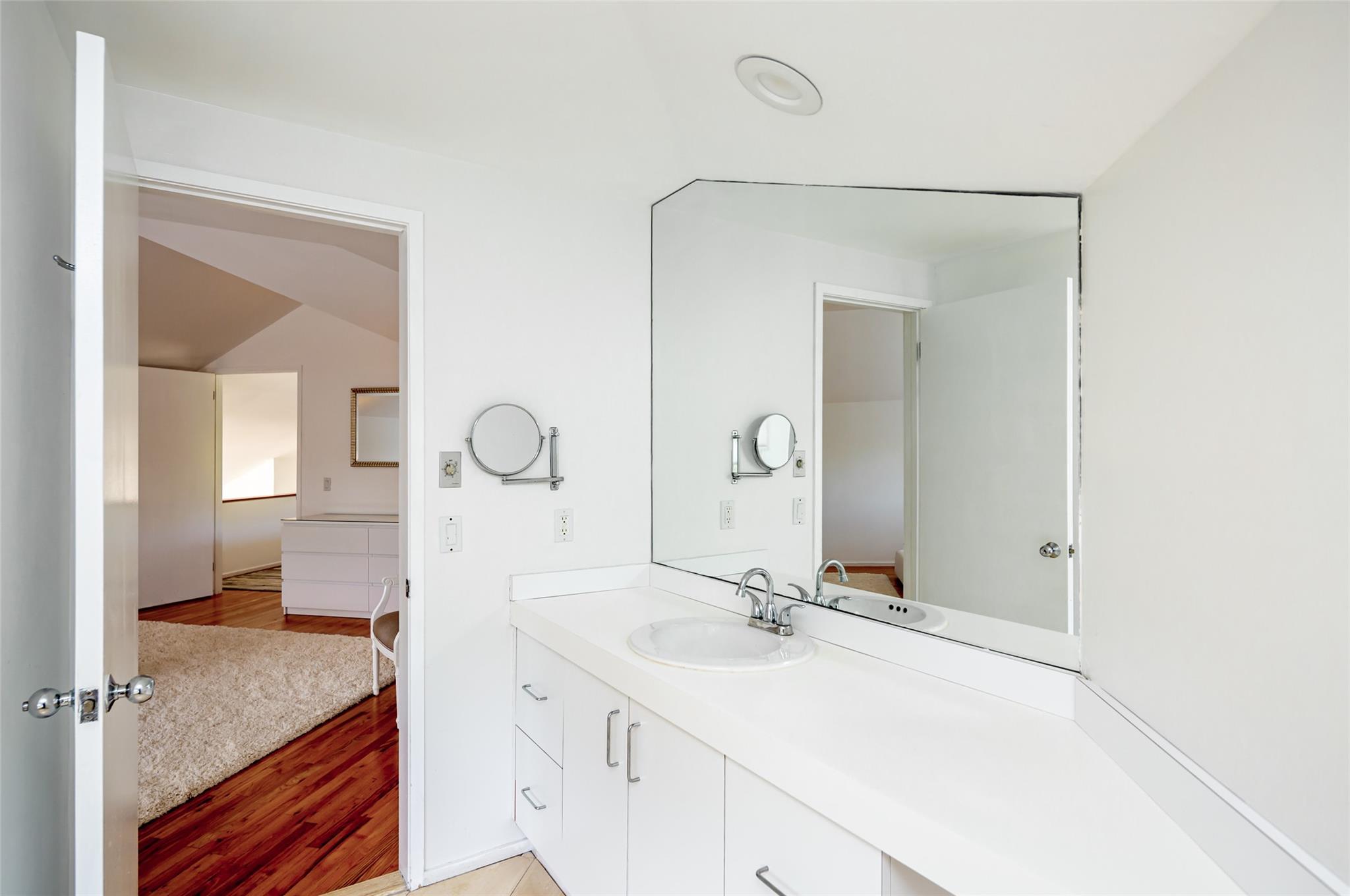 20 Winding Way, Water Mill, New York image 23