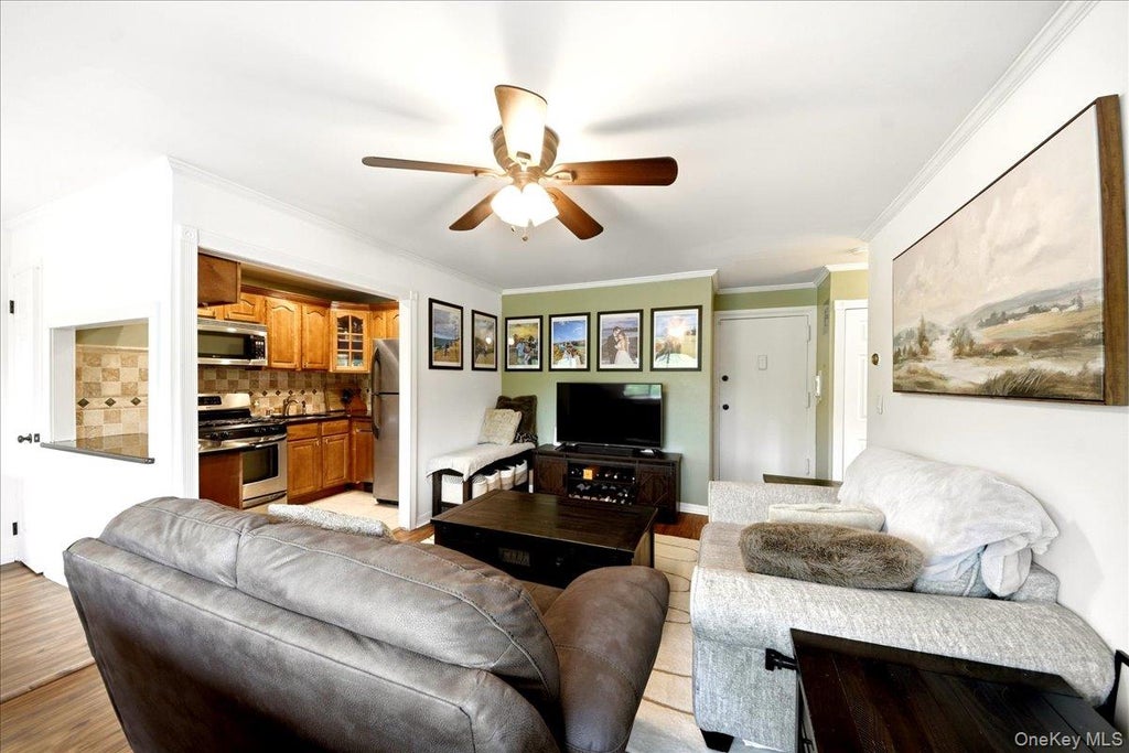 Photo of 828 Pelhamdale Avenue #2P, New Rochelle, NY 10801 (MLS # 1043216)