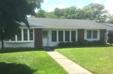 Condo For Sale - 207 Woodbridge Drive #B<br/> Ridge, NY 11961