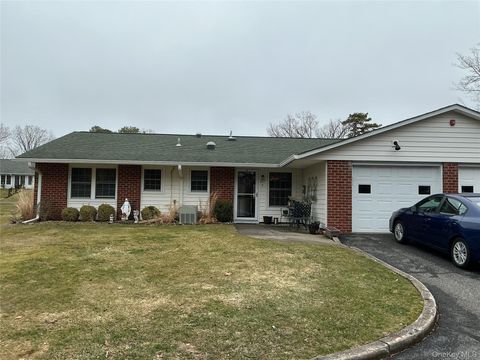 Condo For Sale - 207 Woodbridge Drive #B<br/> Ridge, NY 11961