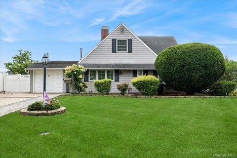 Photo of 11 Tardy Lane N, Wantagh, NY 11793 (MLS # 918967)