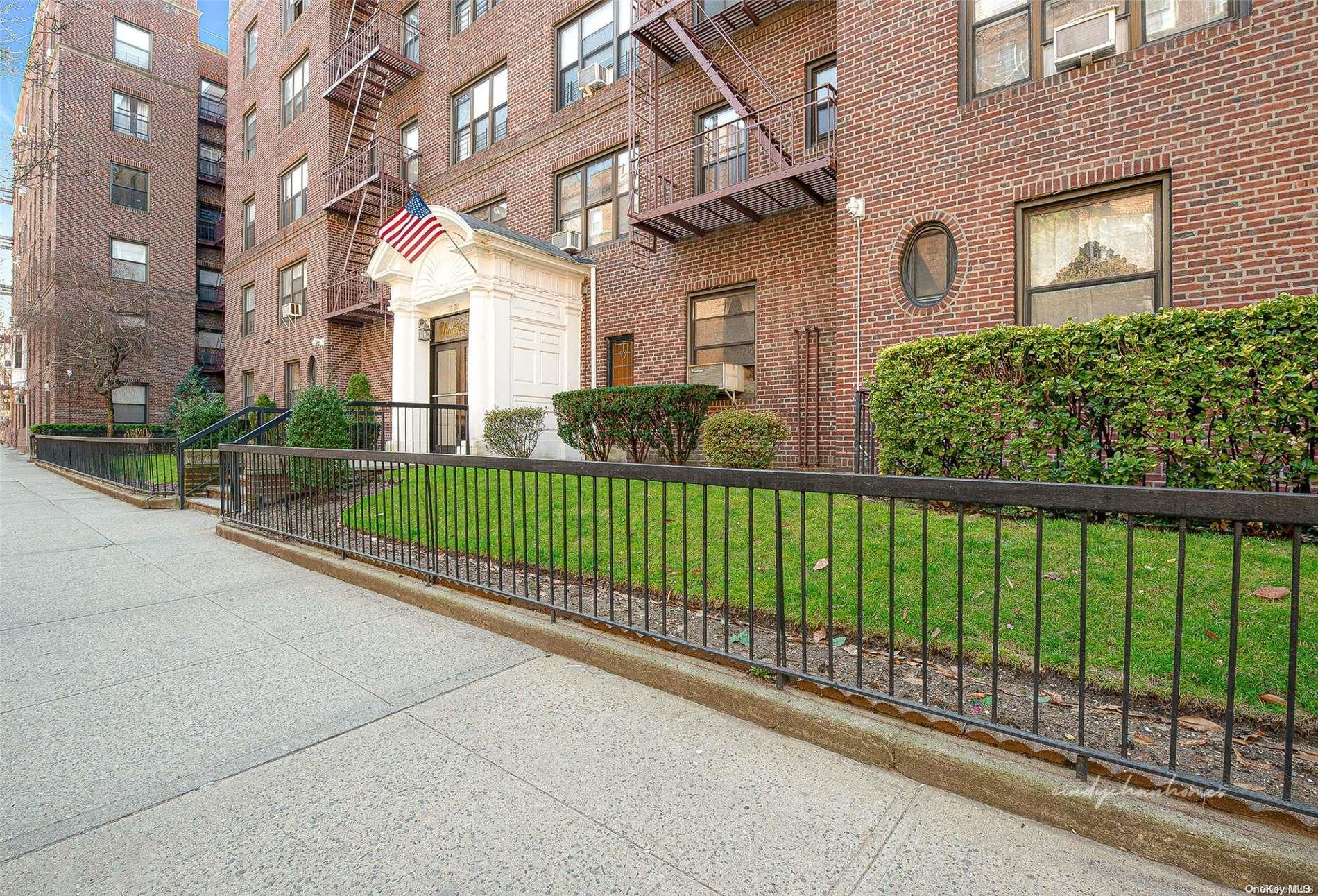 73-20 Austin Street #4O, Forest Hills, New York image 1