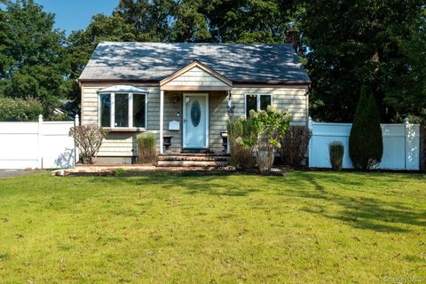 11 McGowan Lane, Central Islip, NY 11722 - MLS#: 911471