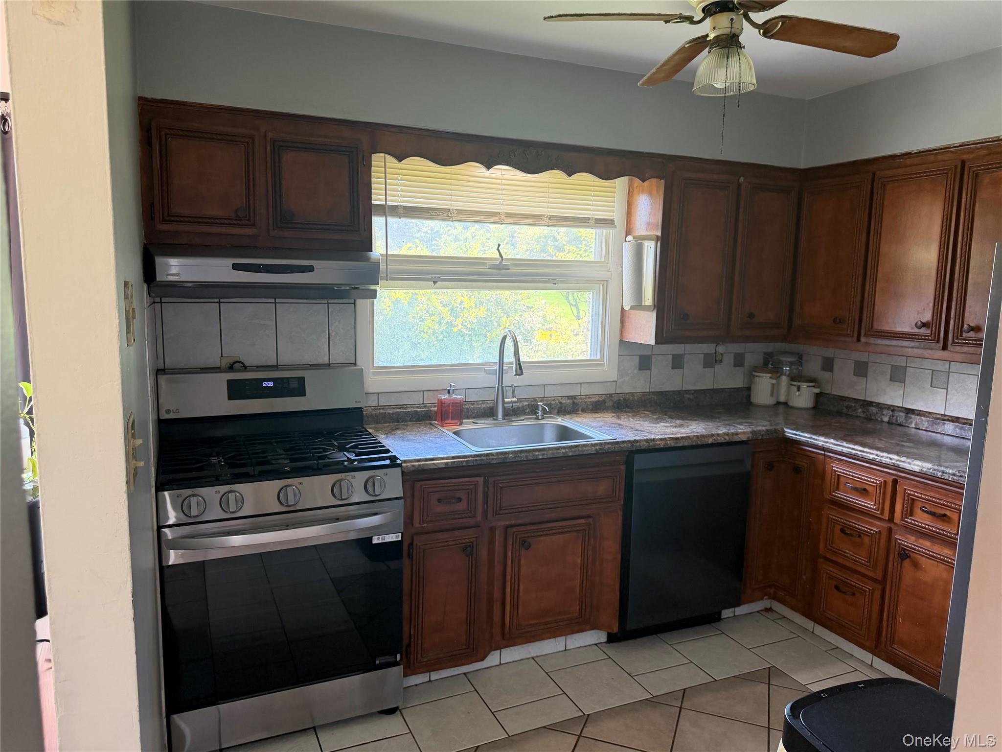 1413 Goshen Turnpike
