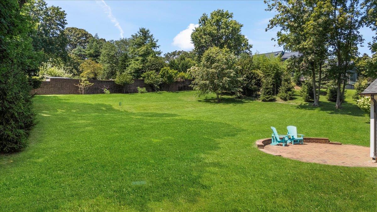 Huntington Bay, New York 11743, United States, 4 Bedrooms Bedrooms, ,3 BathroomsBathrooms,Residential,Active,182617