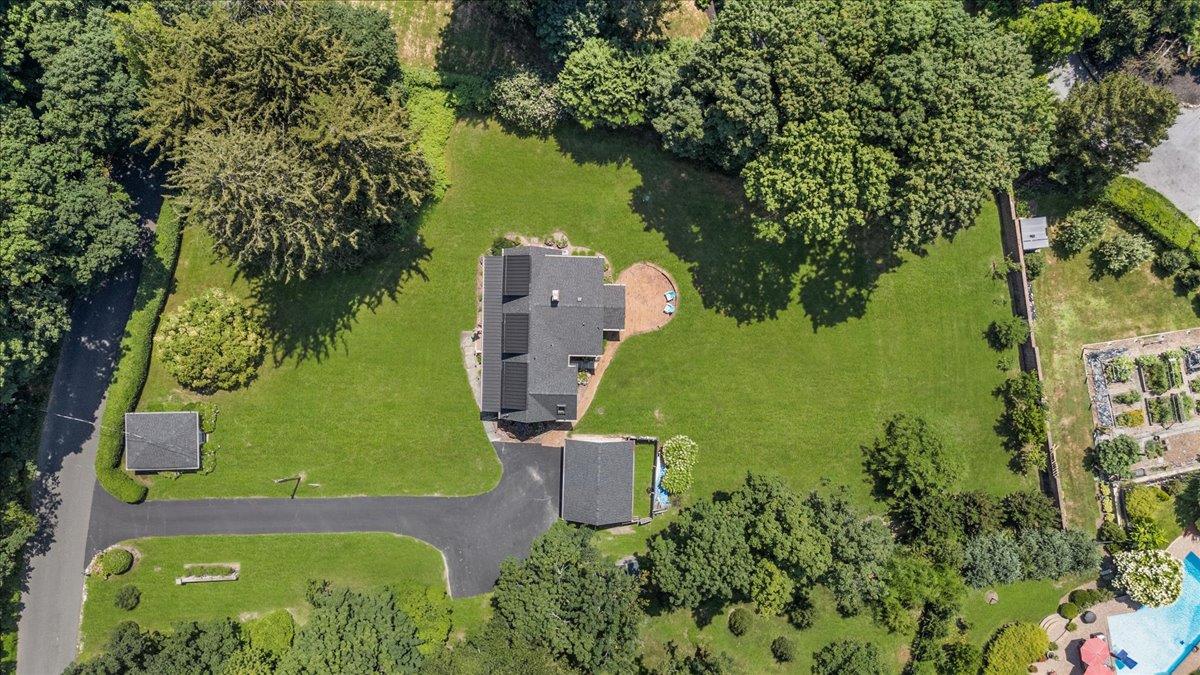 Huntington Bay, New York 11743, United States, 4 Bedrooms Bedrooms, ,3 BathroomsBathrooms,Residential,Active,182617