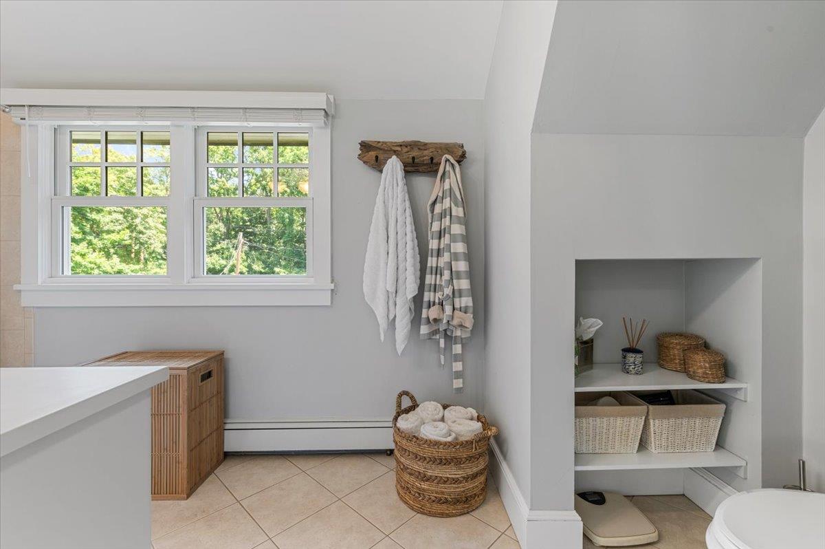 Huntington Bay, New York 11743, United States, 4 Bedrooms Bedrooms, ,3 BathroomsBathrooms,Residential,Active,182617