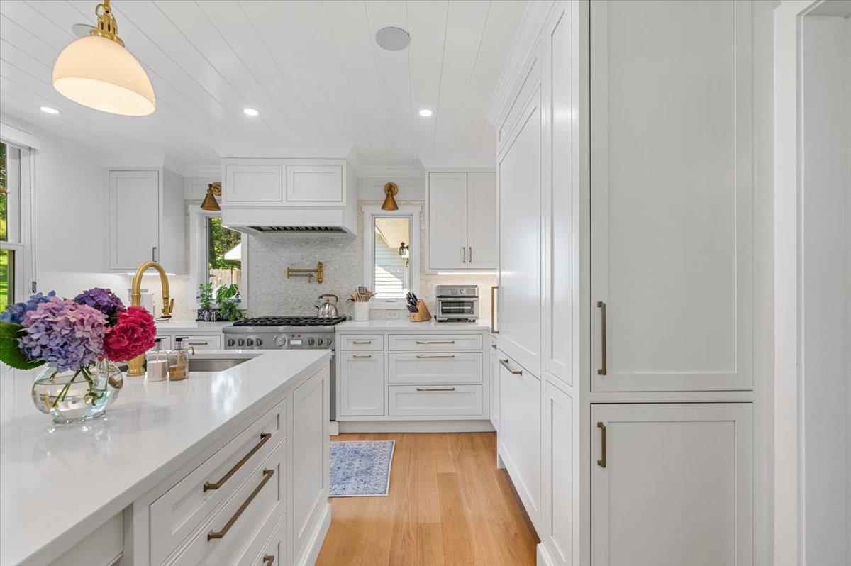 Huntington Bay, New York 11743, United States, 4 Bedrooms Bedrooms, ,3 BathroomsBathrooms,Residential,Active,182617