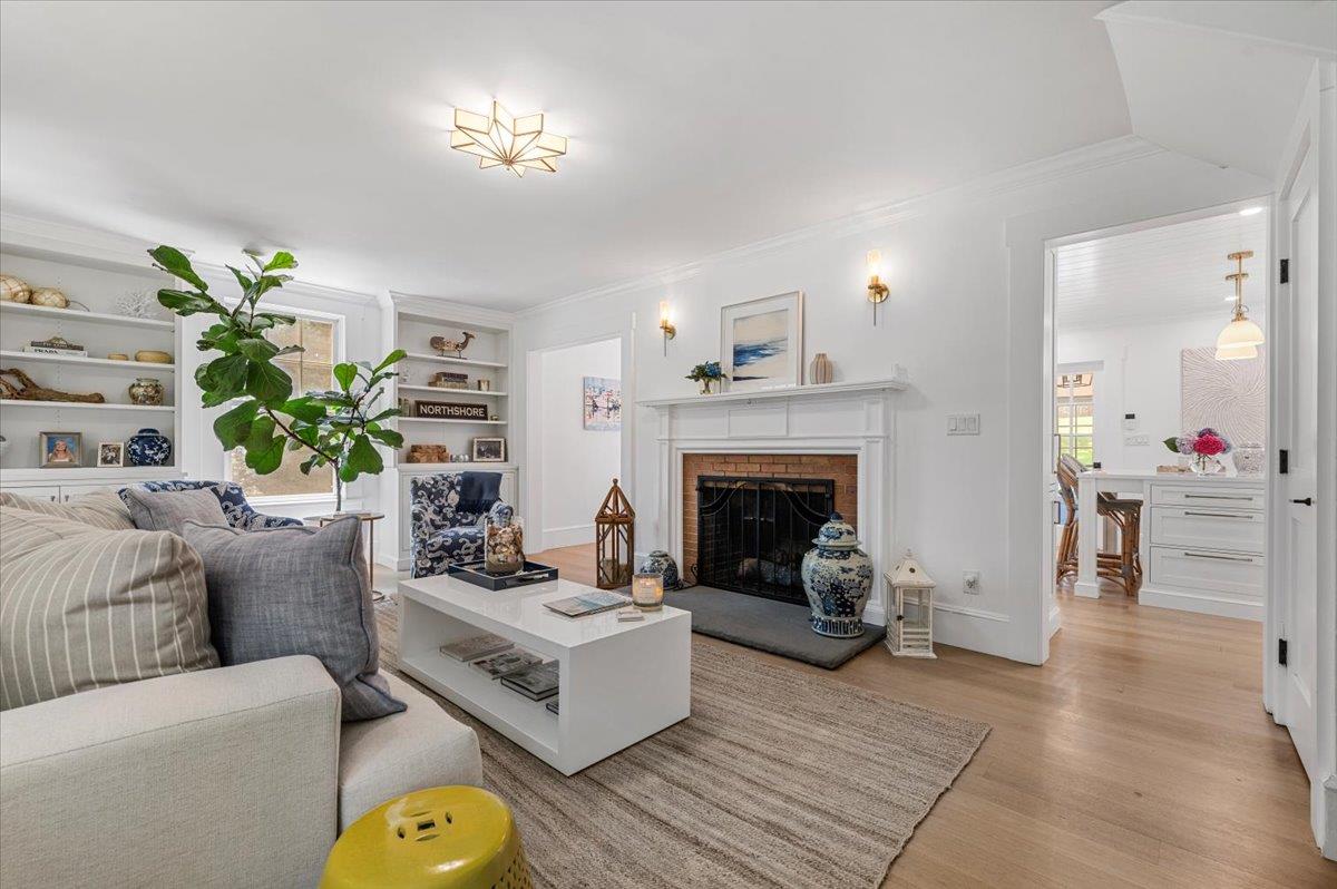 Huntington Bay, New York 11743, United States, 4 Bedrooms Bedrooms, ,3 BathroomsBathrooms,Residential,Active,182617