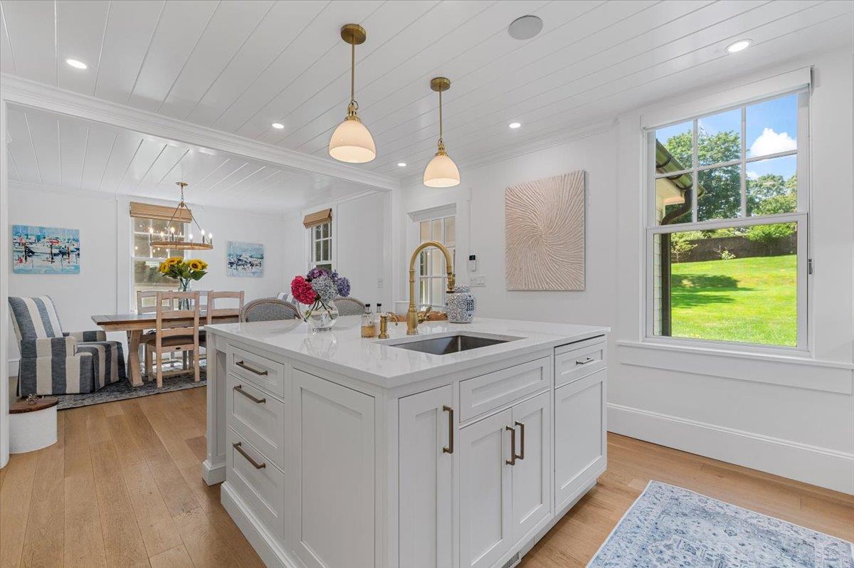 Huntington Bay, New York 11743, United States, 4 Bedrooms Bedrooms, ,3 BathroomsBathrooms,Residential,Active,182617