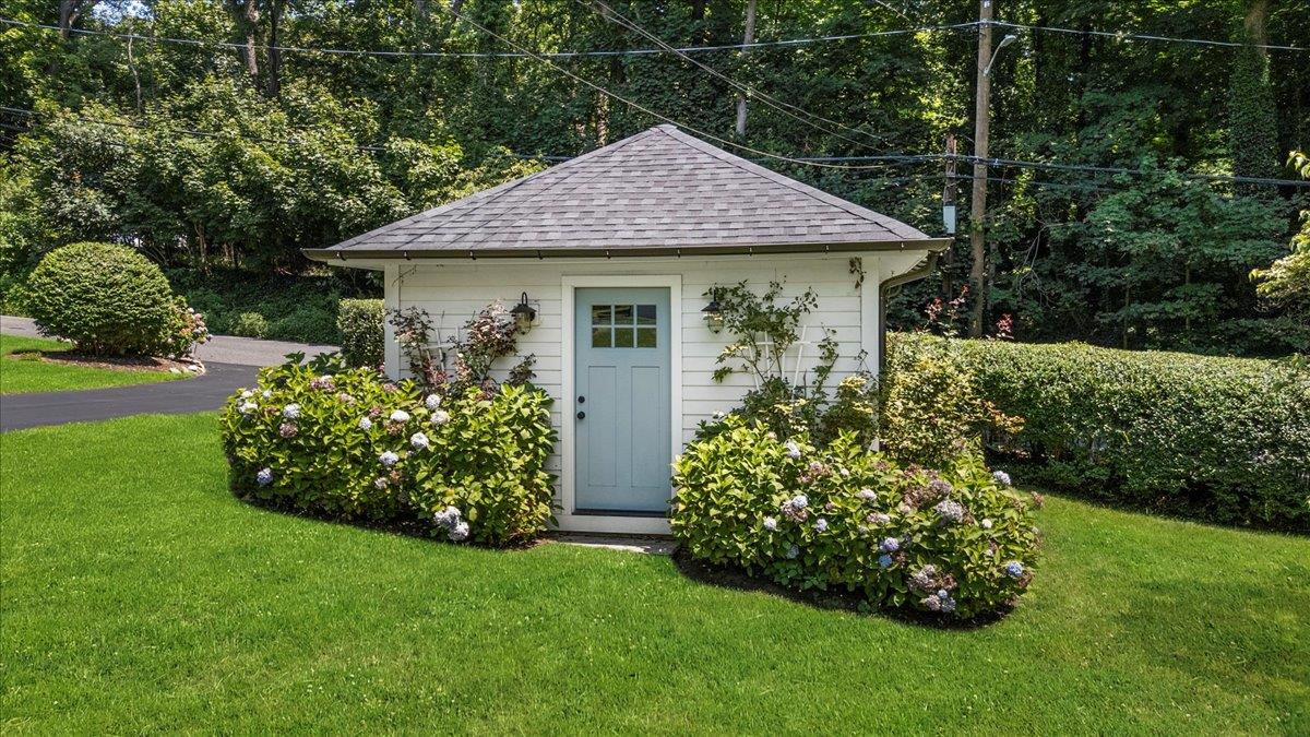 Huntington Bay, New York 11743, United States, 4 Bedrooms Bedrooms, ,3 BathroomsBathrooms,Residential,Active,182617