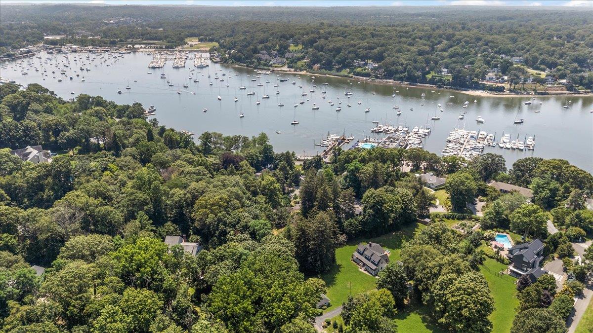 Huntington Bay, New York 11743, United States, 4 Bedrooms Bedrooms, ,3 BathroomsBathrooms,Residential,Active,182617