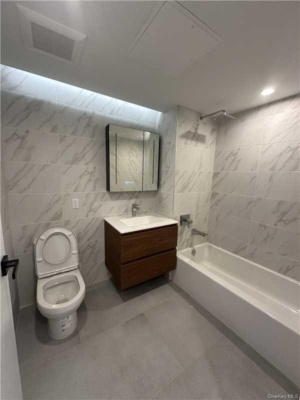 144-49 Northern Boulevard 520