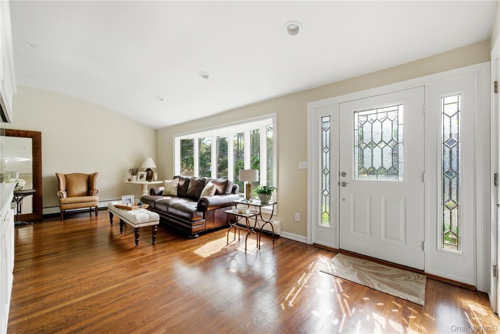 Photo of 1 Ryan Court, Syosset, NY 11791 (MLS # 984019)