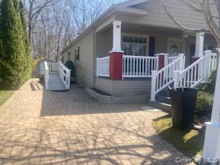 1661 Old Country Road 516