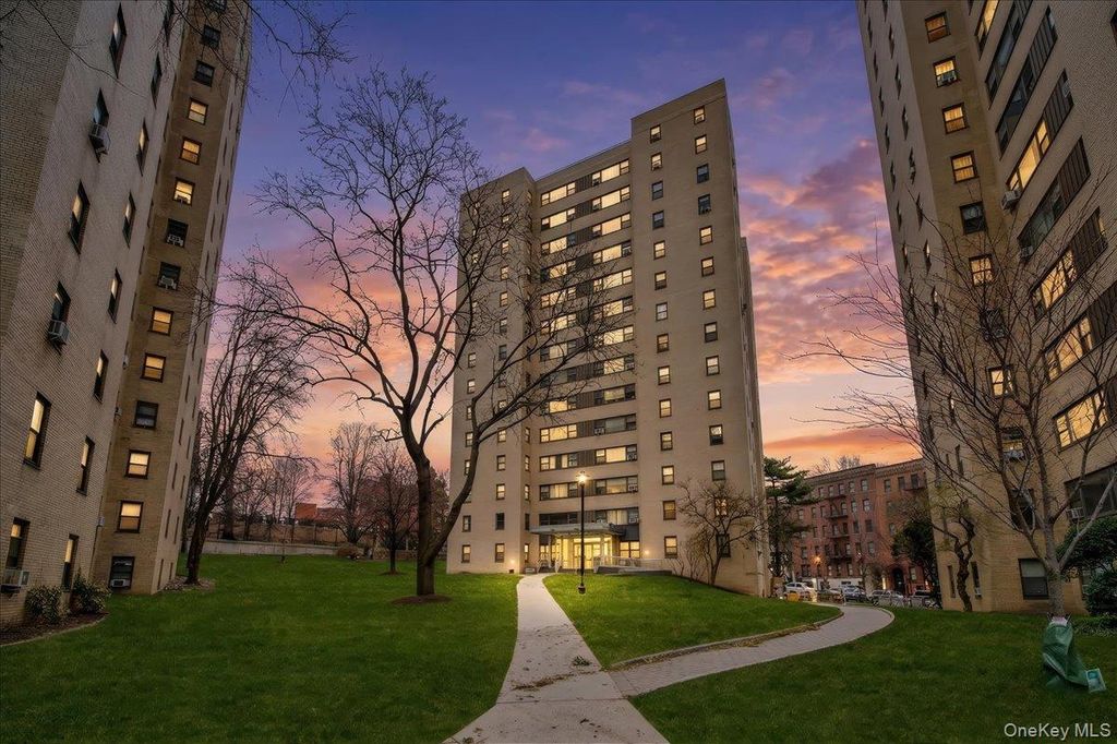 Photo of 6 Fordham Hill Oval #6A, Bronx, NY 10468 (MLS # 974957)