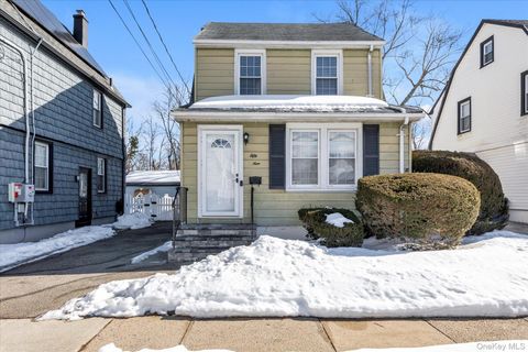 Homes For Sale - 59 Stratford Avenue<br/> Williston Park, NY 11596