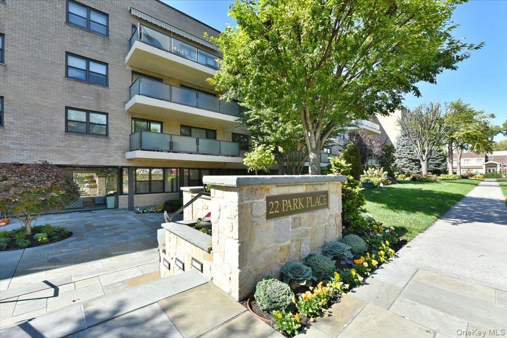 Photo of 22 Park Place #4C, Great Neck, NY 11021 (MLS # 880603)
