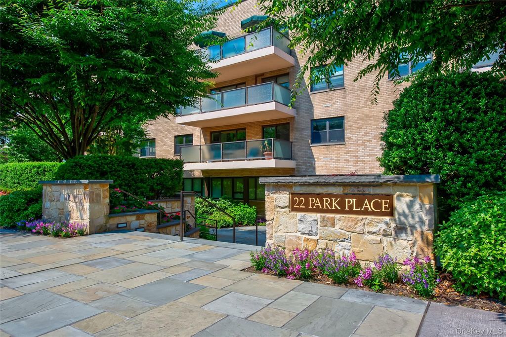 Photo of 22 Park Place #4C, Great Neck, NY 11021 (MLS # 880603)